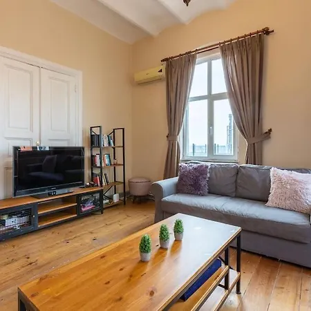 Historical, Comfy 2+1 Apartment